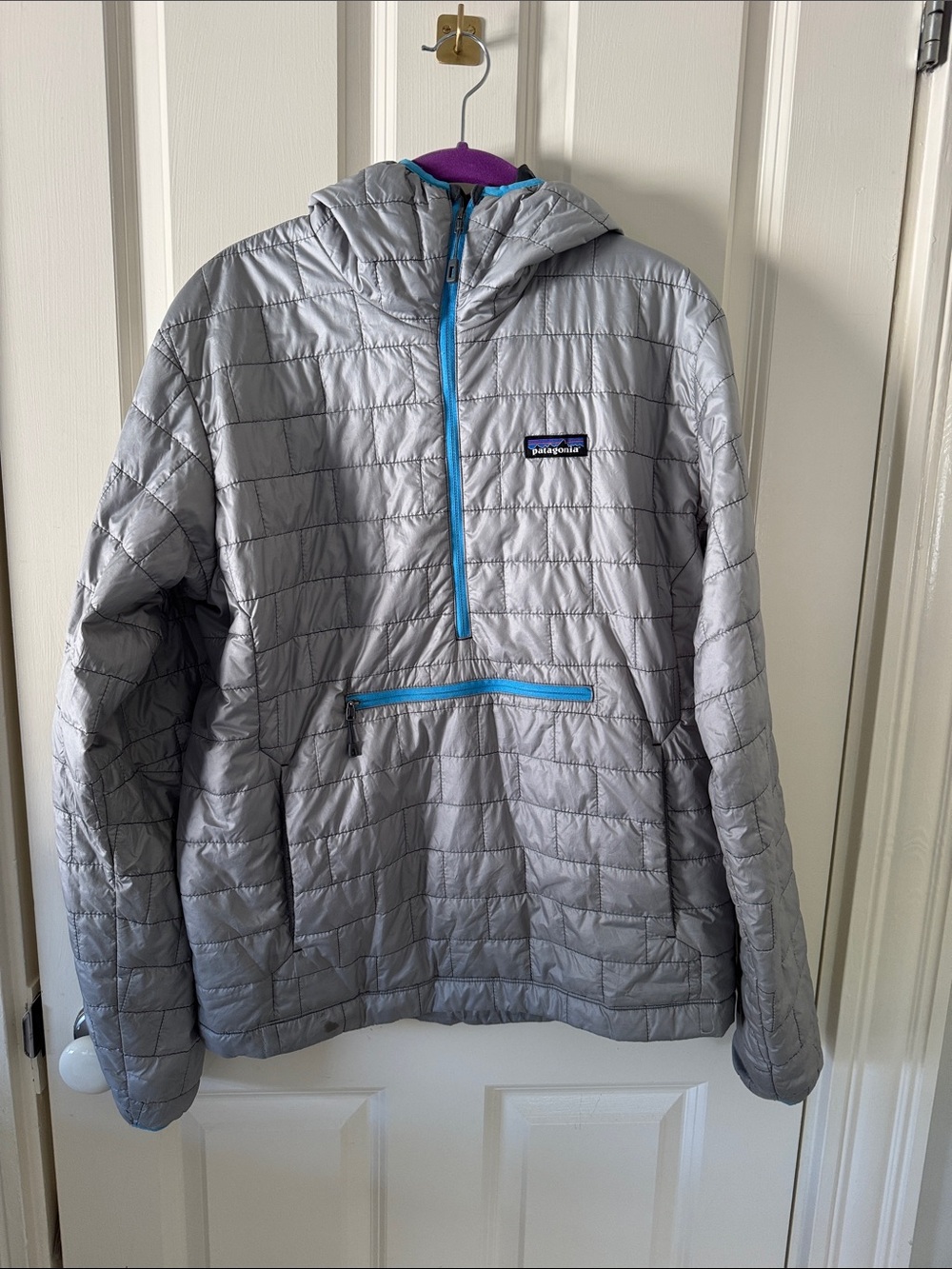 EUC Patagonia Mens Silver Hooded Puffer with Blue Zipper Accent